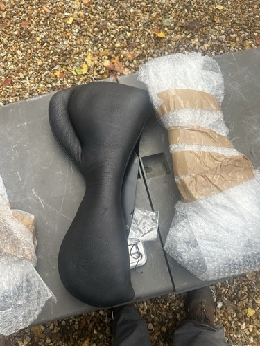Brand new wow - saddle, black