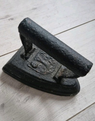 Vintage cast iron - cast,