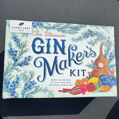 Sandy leaf farm ultimate gin - sandy,