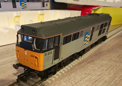 Hornby r2803 class 233 - 31,