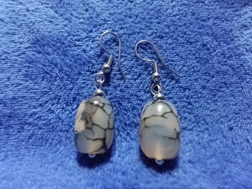 Black dragons vein agate bead - vein,