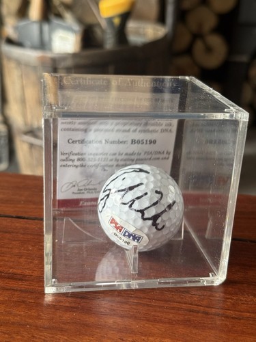 Tiger woods signed - golf, ball