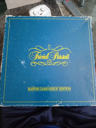 Trivial pursuit master game - trivial,