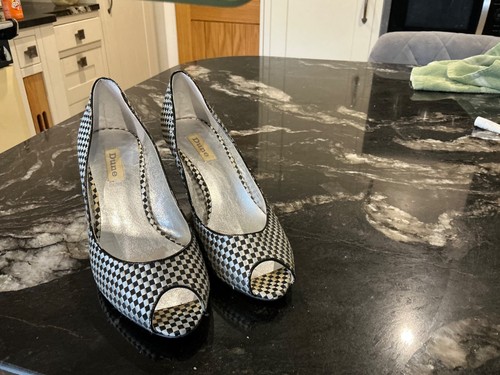 Black and silver dune shoes