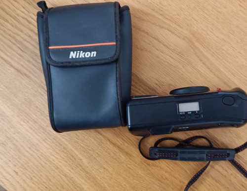Nikon zoom 70mm macro - tw,