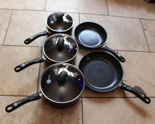 Set saucepans and 2 - of,