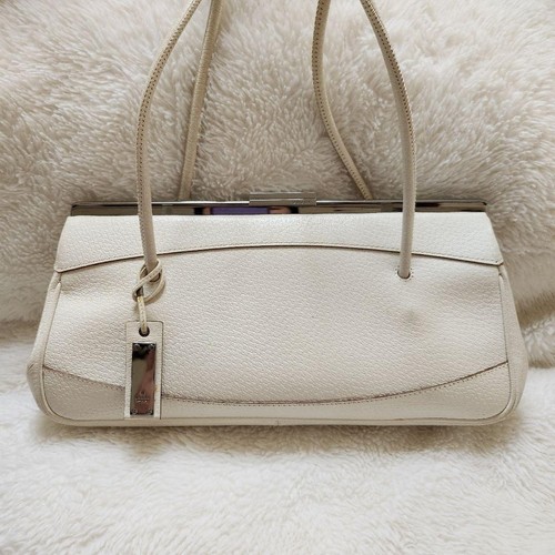 Gucci logo hand - gucci,