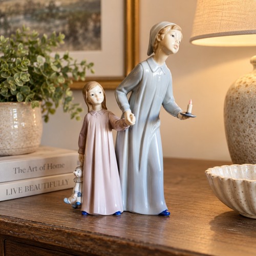Nao lladro little sister - by,