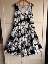 Beautiful Per Una Black White