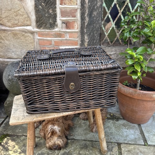Wicker picnic hamper - picnic,