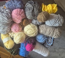 ASSORTED JOBLOT LEFT OVER WOOL YARN MIXED COLOUR  1500g knitting crochet pompoms