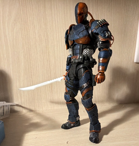 Deathstroke action figure - dc,