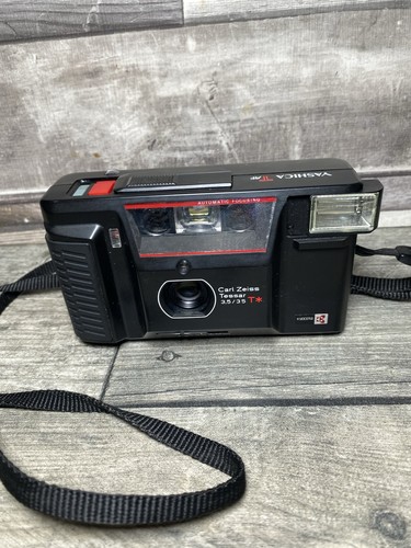 Yashica 35mm camera - t,