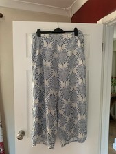 Ladies XL Linen Cropped Trousers Good Condition. Pull On Elasticated Waist