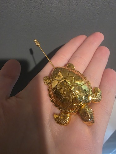 Chanel turtle brooch 96a - 96a, gold