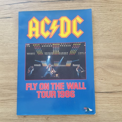 Fly the wall tour - on,