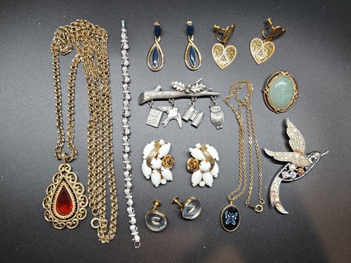 Vintage costume jewelry lot - vintage,
