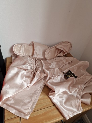 Set satin pajamas and - a,