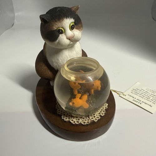 Comic curious cats linda - &,