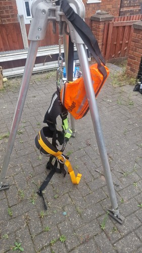 Confined space tripod - tripod, &
