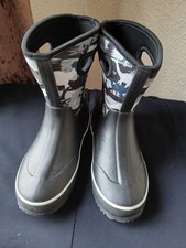 PAIR OF KIDS NEOPRENE WELLIES SIZE 13 NEW