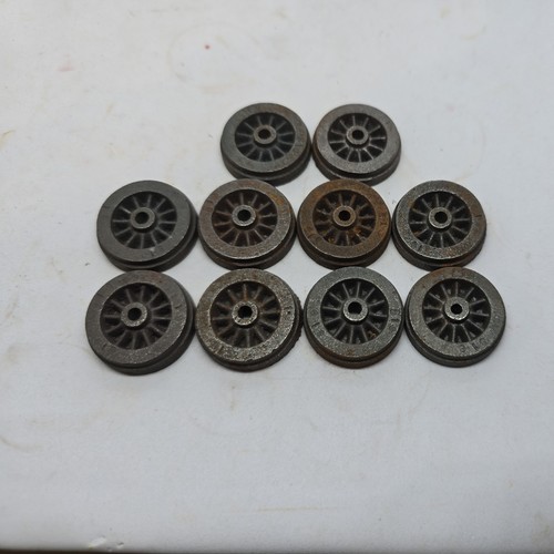 Cast metal unturned - x,