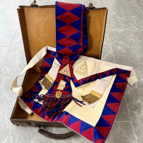 Royal arch chapter regalia - chapter,