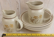 Royal Doulton Lambethware, 4 bowls 20cm diameter, 2 jugs 11cm tall, 9cm diameter