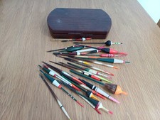 SMALL  COLLECTION OF VINTAGE FLOATS CONTAINED IN A BAKELITE TYPE PLASTIC BOX