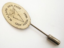 R376) In Plaats van Patat Chips food vintage advertising tie lapel pin badge