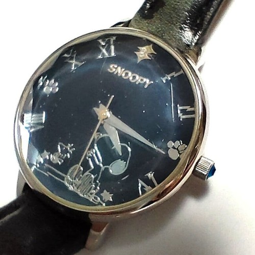 Peanuts snoopy diamond analog - snoopy,