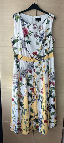 Pretty white yellow floral - &,