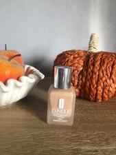 NWOB Clinique superbalanced makeup tient foundation