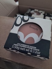 BENEFIT SILKY EYESHADOW POWDER