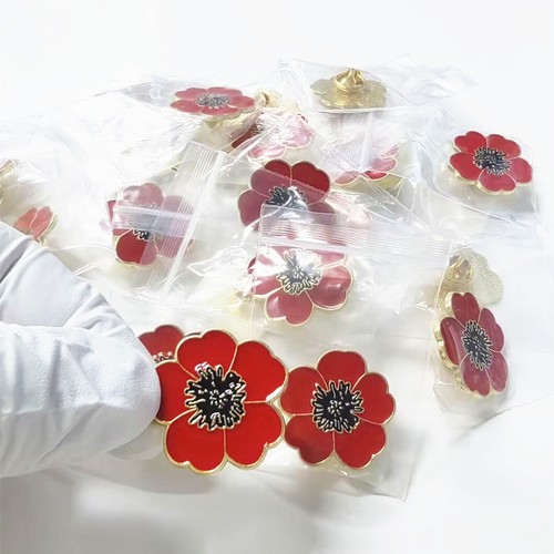 Red flower brooch pin - red, veteran