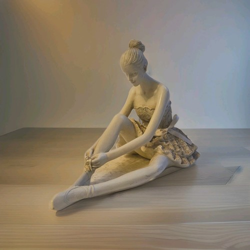 Beautful elegant polyresin - beautful,