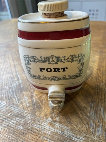Royal victoria wade pottery - royal,