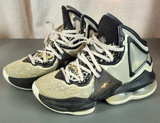 NIKE LEBRON 19 XIX SHOES Size 4 Basketball Youth