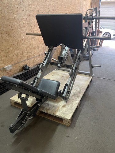 Hammer strength plate - hammer, loaded