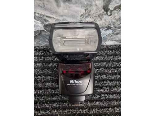 Nikon 700 flash - sb-700,