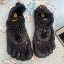 Vibram FiveFingers V Alpha barefoot Men’s Uk 8 Black - some paint splatters 