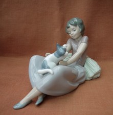 Nao by Lladro  "Girl with Cat"