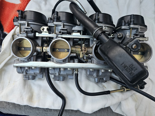 Suzuki gsxr1100 carburettors - suzuki,
