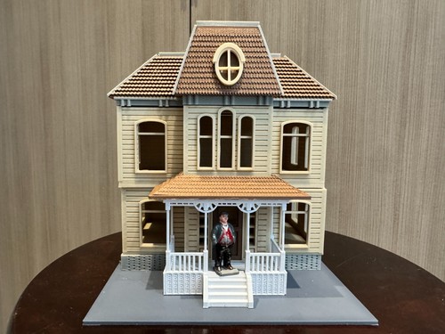 Scale bates mansion - scale,