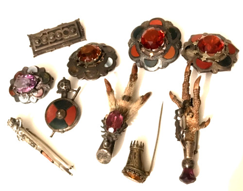 Job lot brooches bits - brooches,