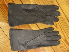 Beautiful Ladies Grey Leather Gloves. Small
