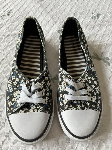 Ladies trainers size - ladies, 6