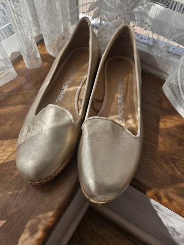 Ladies gold summer shoes - gold,