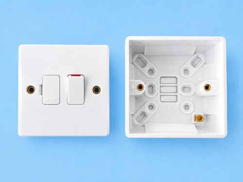 Switched fused spur with