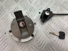 TRIUMPH 955i SPRINT ST PETROL CAP SEAT LOCK KEY  YEAR 1999-04 (CMB1230)